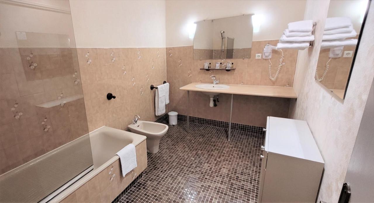 Nouvel Hotel Lons-le-Saunier Esterno foto