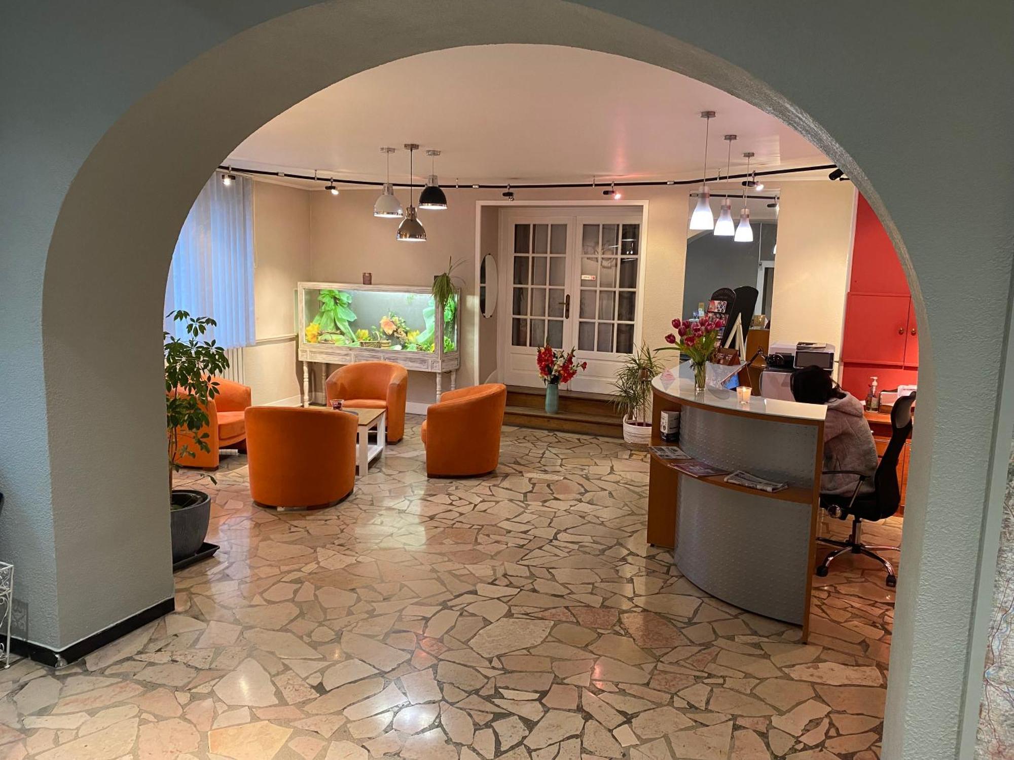 Nouvel Hotel Lons-le-Saunier Esterno foto