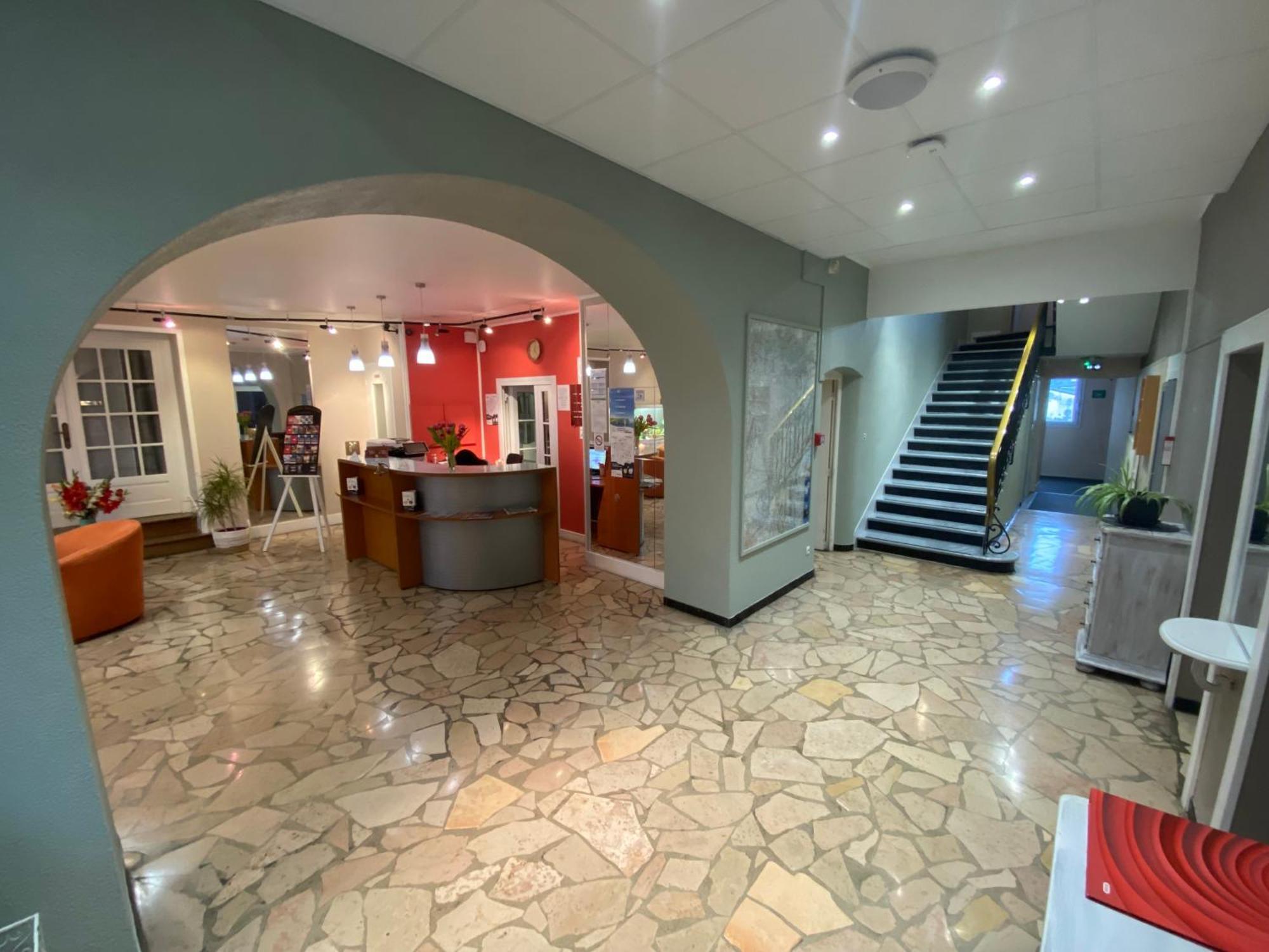 Nouvel Hotel Lons-le-Saunier Esterno foto