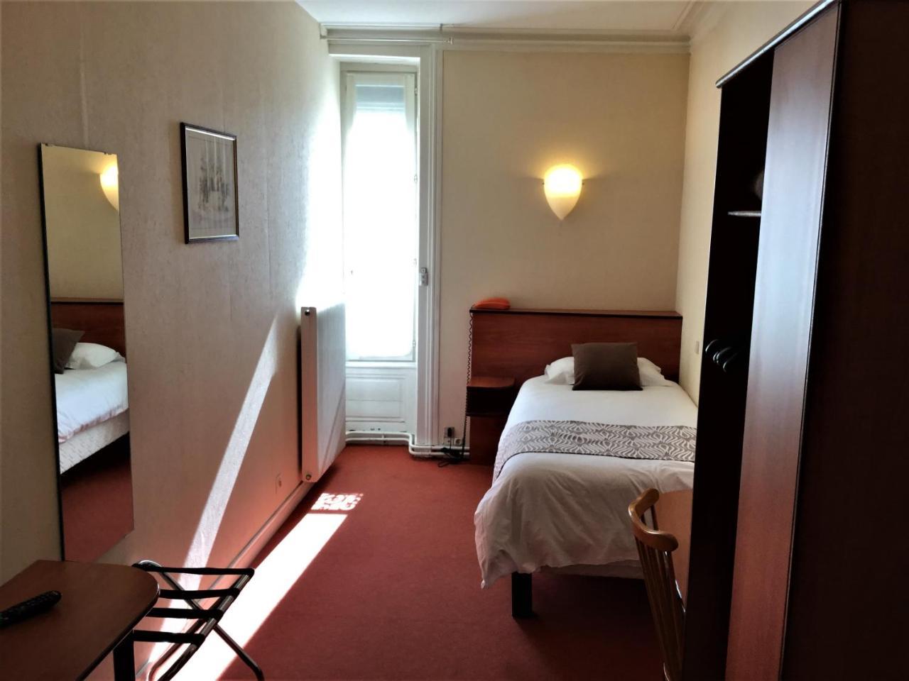 Nouvel Hotel Lons-le-Saunier Esterno foto